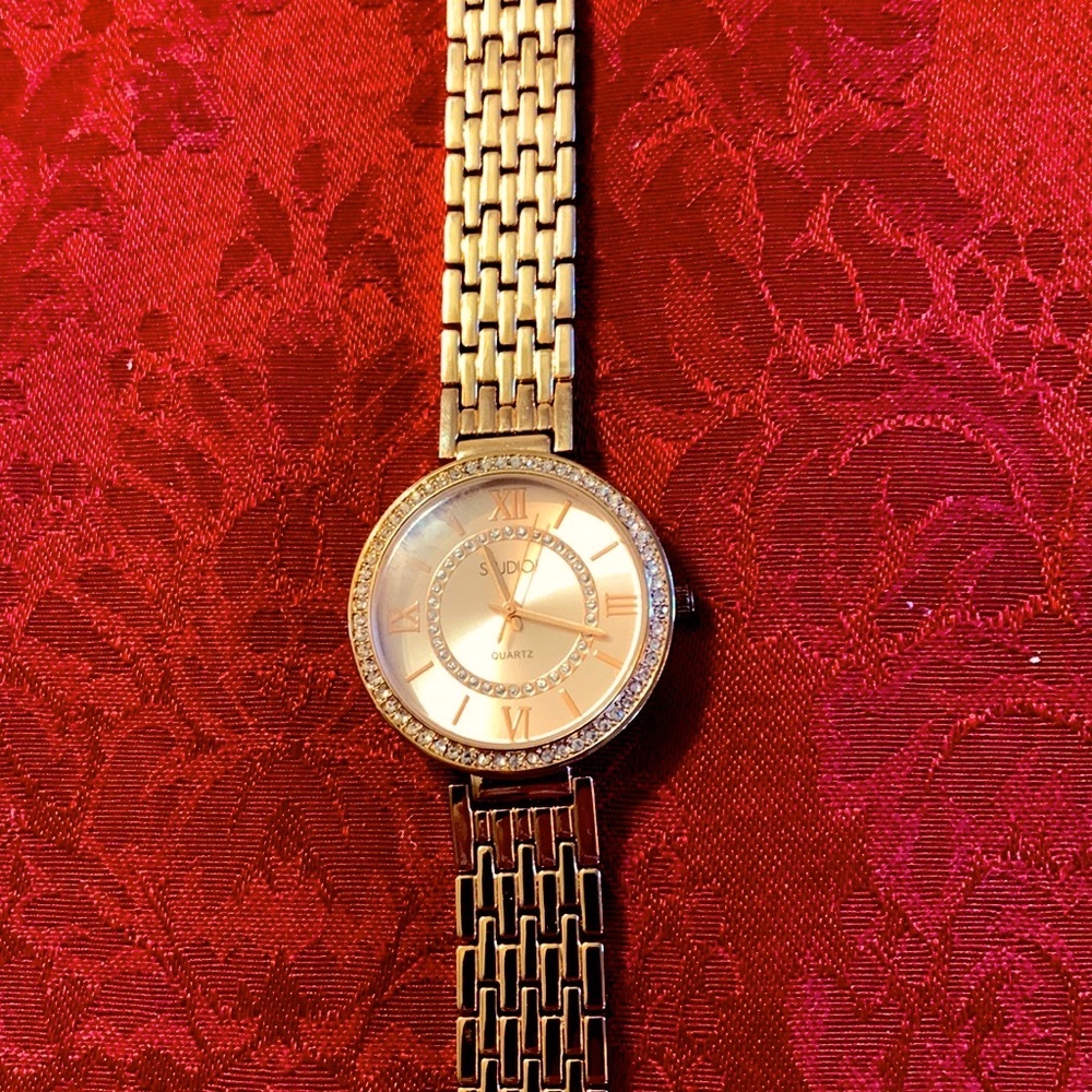 Studio watch like new